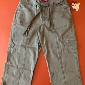 NWT Capris